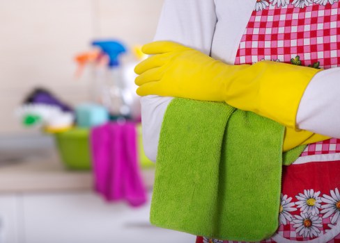 Room-by-room move out cleaning checklist